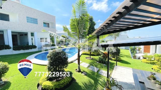Venta de casa ideal para Hotel Boutique, Jardines de Cuernavaca...Clave 4444