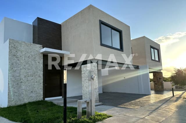 Casa de 4 habitaciones en venta en Privada residencial Zentura Cholul Mérida