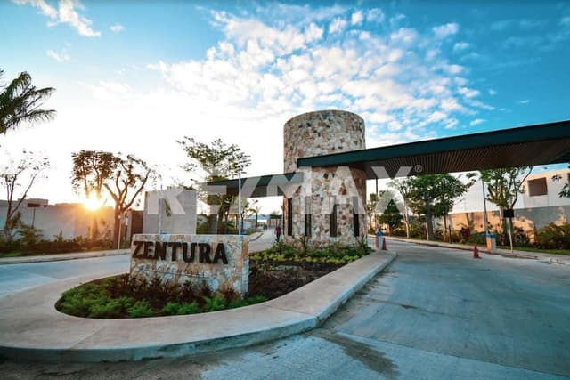 Casa de 4 habitaciones en venta en Privada residencial Zentura Cholul Mérida