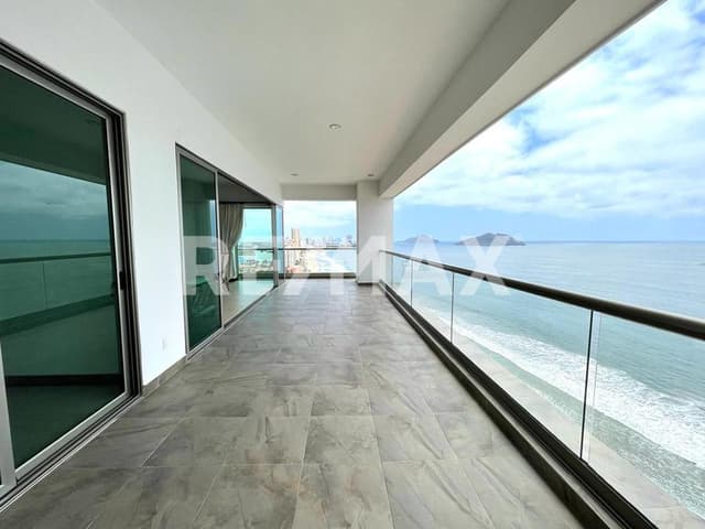 CONDOMINIO FRENTE AL MAR   