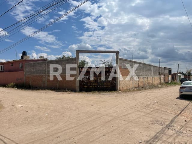 Bodega con Terreno Excedente en Venta