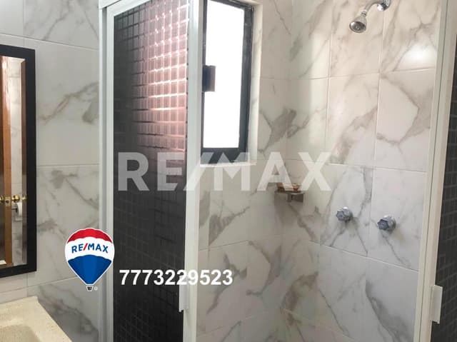 ¡Venta! propiedad con casa independiente y 3 departamentos, Centro de Cuernavaca...Clave 4479