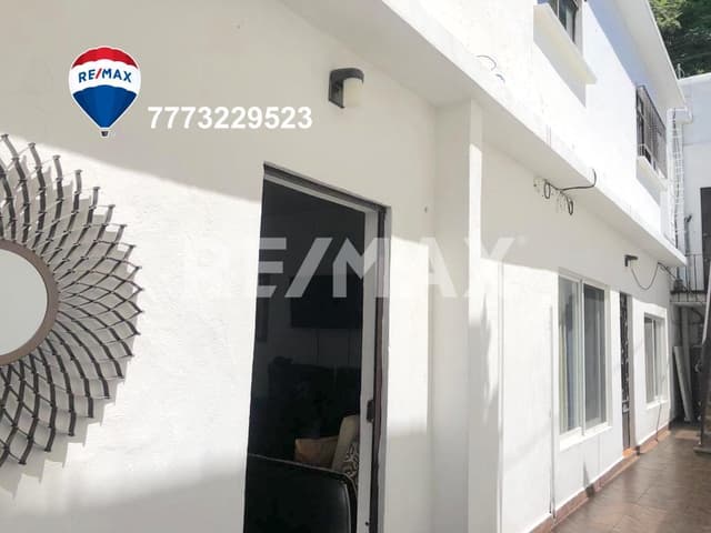 ¡Venta! propiedad con casa independiente y 3 departamentos, Centro de Cuernavaca...Clave 4479