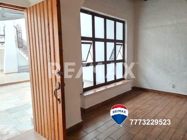 ¡Venta! propiedad con casa independiente y 3 departamentos, Centro de Cuernavaca...Clave 4479
