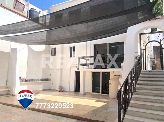 ¡Venta! propiedad con casa independiente y 3 departamentos, Centro de Cuernavaca...Clave 4479