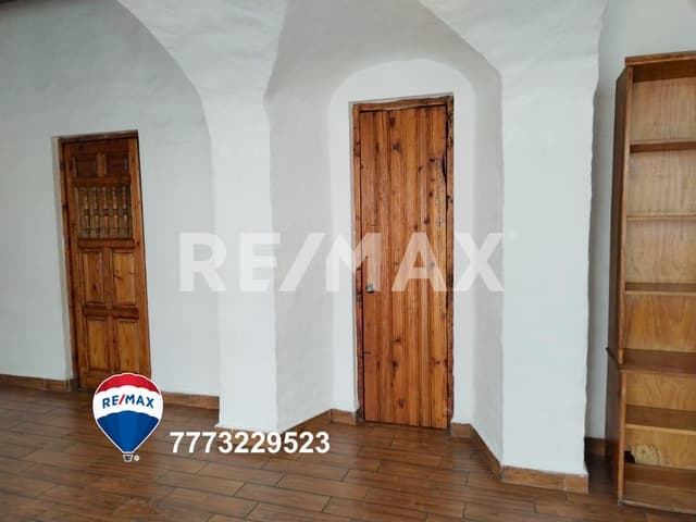 ¡Venta! propiedad con casa independiente y 3 departamentos, Centro de Cuernavaca...Clave 4479