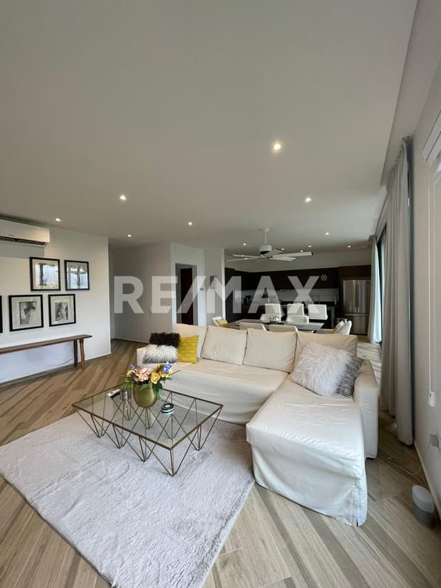 EN VENTA AMPLIO PH DENTRO DE UN CONDIMINIO DE LUJO EN TULUM