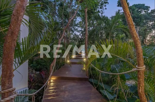 EN VENTA AMPLIO PH DENTRO DE UN CONDIMINIO DE LUJO EN TULUM