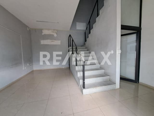 Venta predio comercial en esquina para oficina o local sobre Av. Itzaes. Mérida