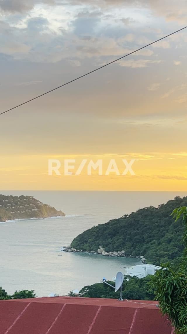 CASA EN LOMAS DEL MARQUÉS ACAPULCO CON ALBERCA Y VISTA AL MAR