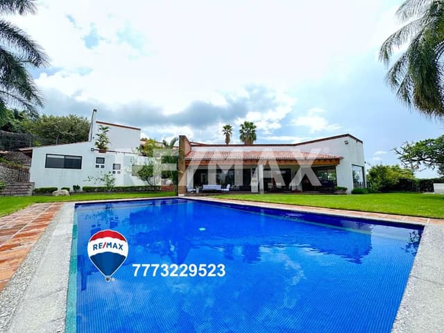 Venta de casa amplio Jardín, San Gaspar, Jiutepec, Morelos...Clave 4504