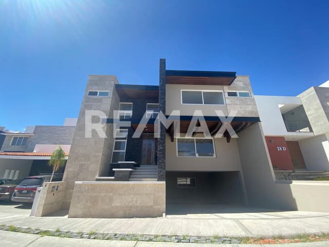 CASA EN VENTA EN MISION SAN JERÓNIMO EN QUERETARO RCV231019-DE
