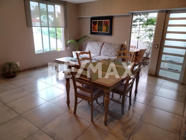 CASA EN VENTA EN PRIVADA JURIQUILLA