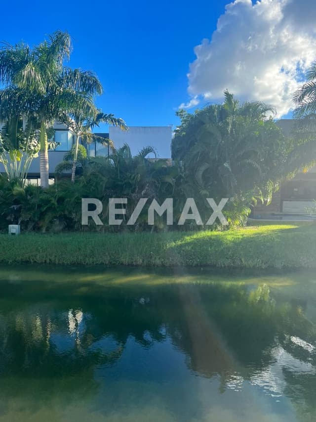 VENTA de Terreno en Residencial Punta Lago, Cabo Norte, Mérida.