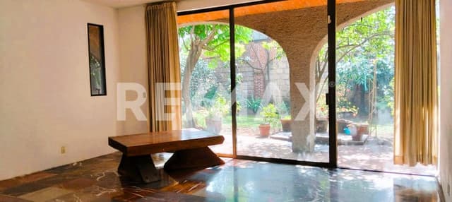Casa en Venta para Remodelar en Coyoacán con Amplios Espacios y Gran Potencial