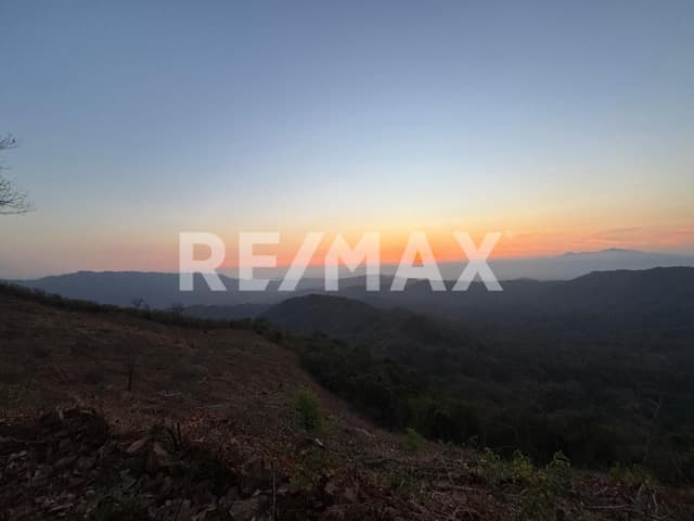 Invierte en Naturaleza, Hereda Futuro, Montaña con Vista a la Bahia.