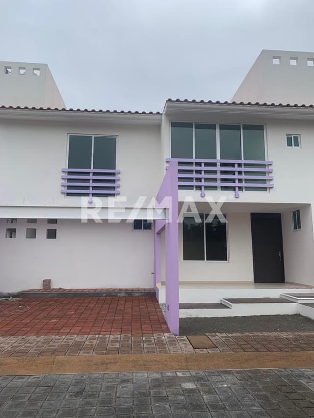 CASA EN VENTA CACALOMACAN