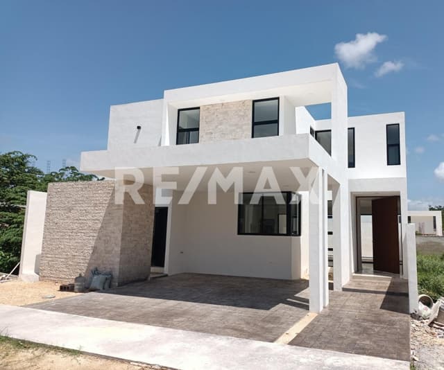 Venta Casa en Privada Tamora Conkal, con alberca, en Mérida, Yucatán, México