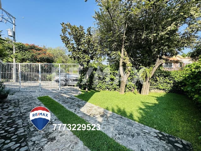 Venta de casa con control de acceso, Lomas de Jiutepec...Clave 4532 