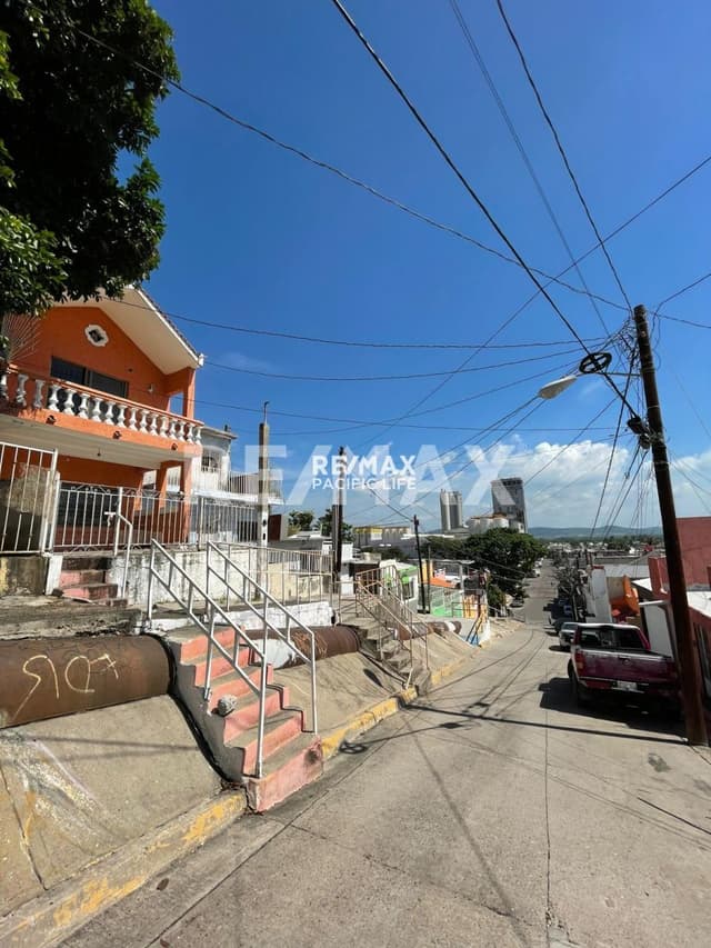 CASA EN VENTA EN CENTRO