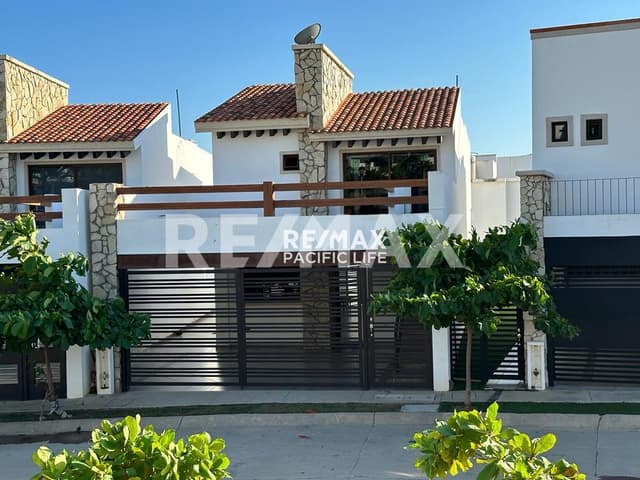 CASA EN VENTA EN AZUL PACIFICO