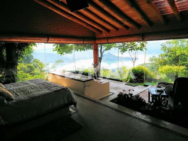 VENTA CASA EN FRACCIONAMIENTO EL SANTUARIO-VALLE DE BRAVO