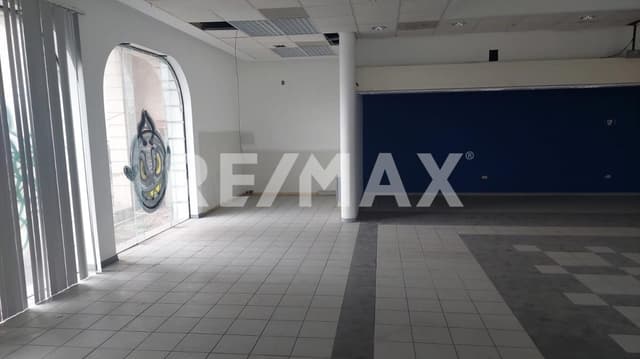 Renta Local Comercial Frente Avenida Santo Domingo en San Nicolás de los Garza, Nuevo León, México. 