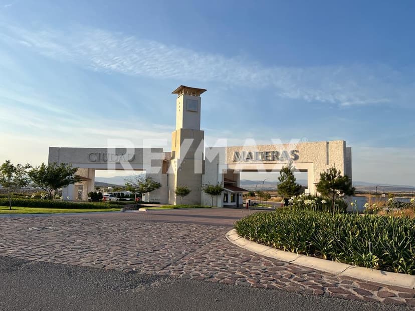 TERRENO EN VENTA EN CIUDAD MADERAS SUR 1 EN APASEO EL ALTO