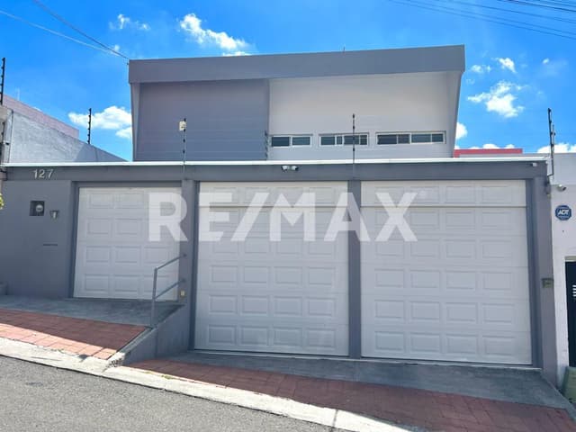 CASA CON DEPARTAMENTO EN VENTA BALCONES COLONIALES QUERETARO RCV231123-IR