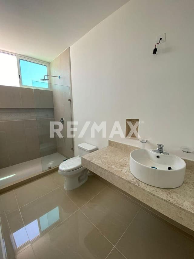 SE VENDE GRANDIOSA RESIDENCIA CON 3 RECÁMARAS Y PISCINA. PRADERAS DEL MAYAB