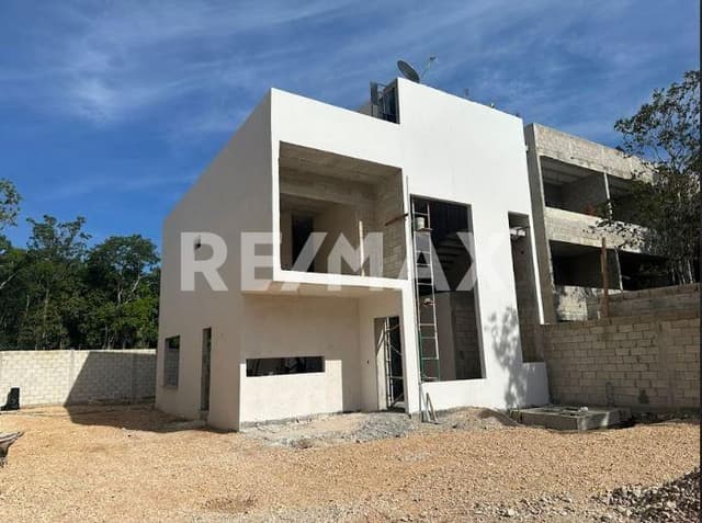 MAJESTYK VILLA 1 con 4 Rec 3.5 baños 80/20