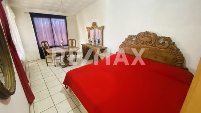 Casa en venta con agradable área social en Frac Jardines del real