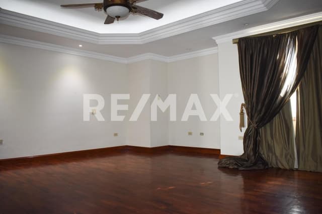 CASA EN VENTA EN PRIVADA NARANJOS