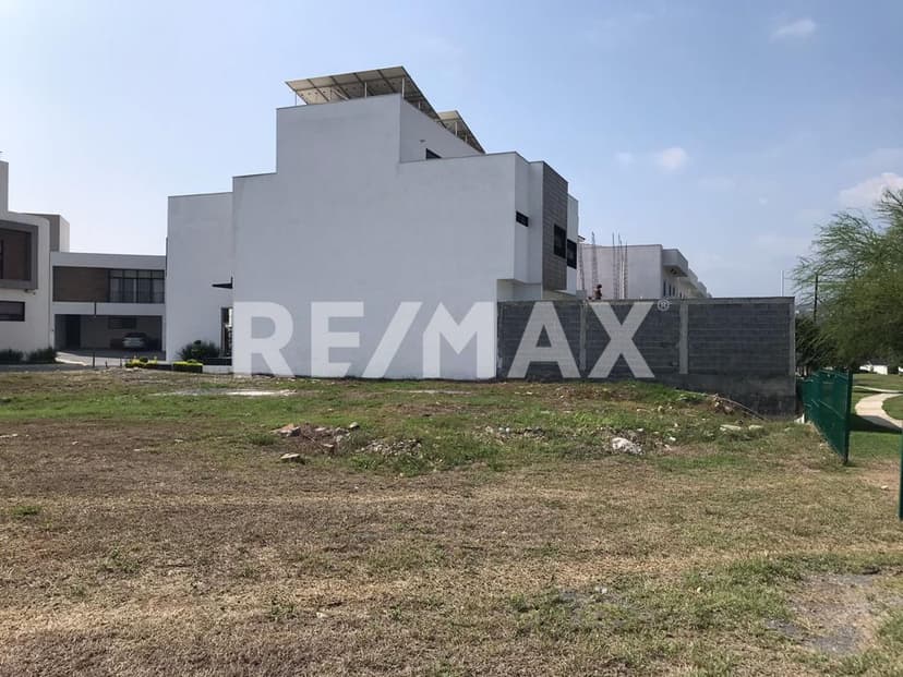 Venta Terreno 323.94m2 en Fraccionamiento Privado, Monterrey Nuevo León, México. 