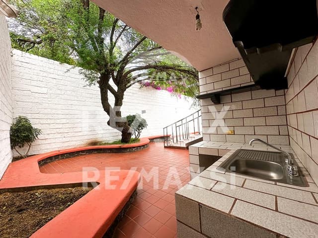 CASA VENTA RAQUET CLUB JURICA