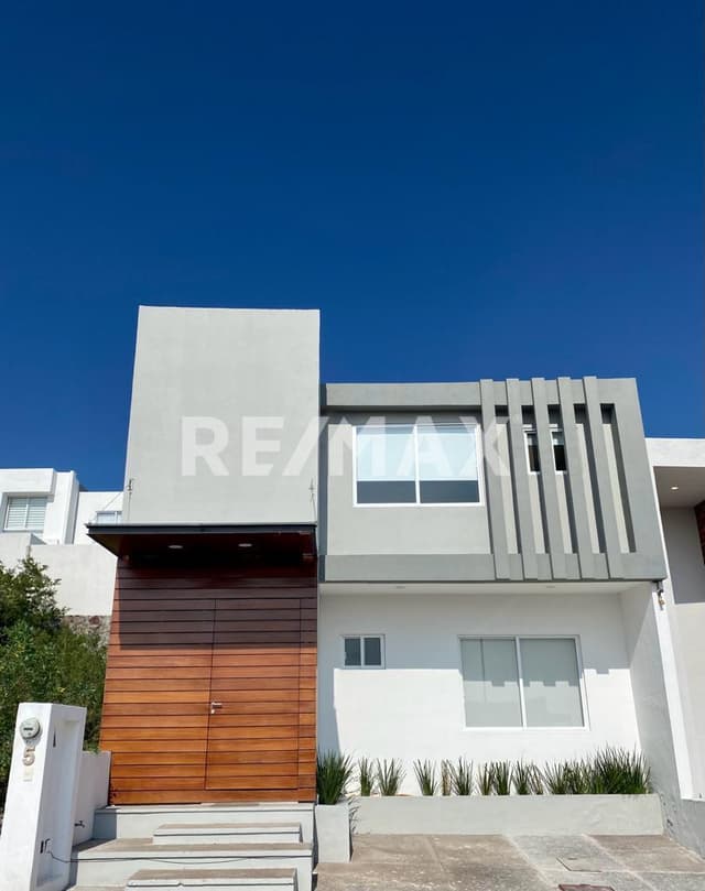 CASA EN VENTA EN ZIBATA. OPORTUNIDAD