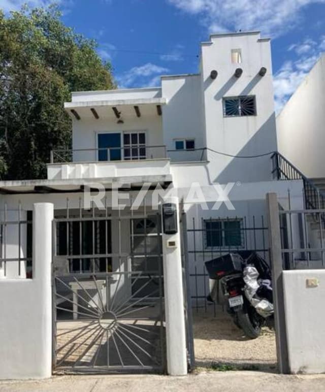 CASA EN VENTA EN GUERRA DE CASTAS CON ALBERCA 