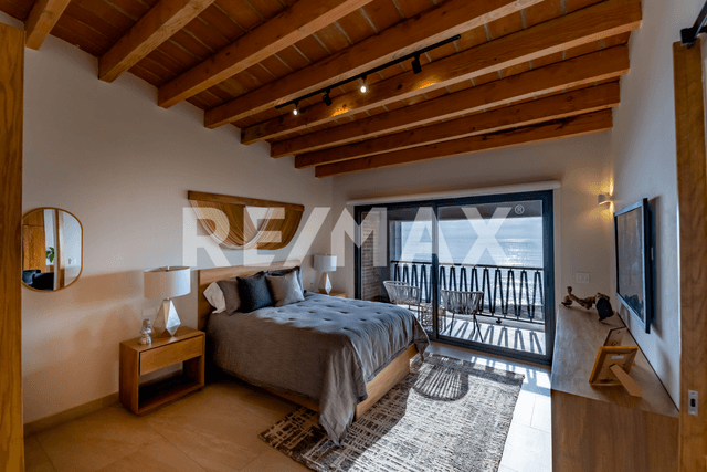 CONDOMINIO MODERNO FRENTE AL MAR 