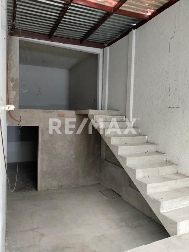 LOCAL O BODEGA COMERCIAL EN RENTA