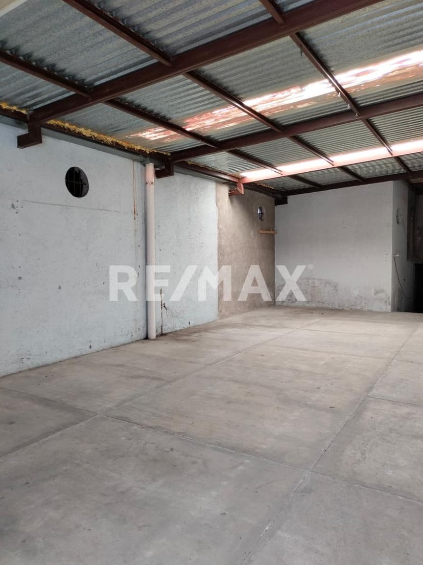 LOCAL O BODEGA COMERCIAL EN RENTA