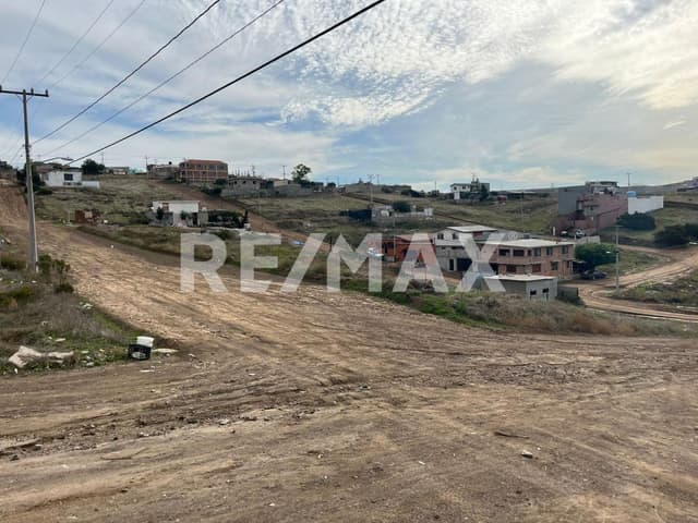 Venta de Lote en Esquina con Vista al Mar