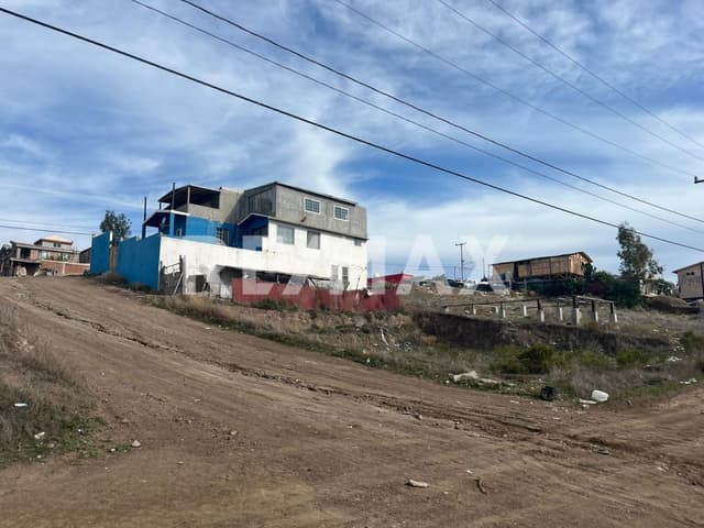 Venta de Lote en Esquina con Vista al Mar