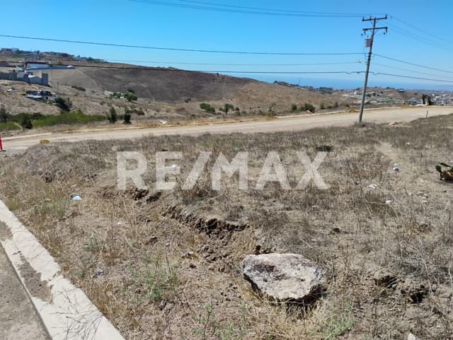 Venta de Lote en Esquina con Vista al Mar