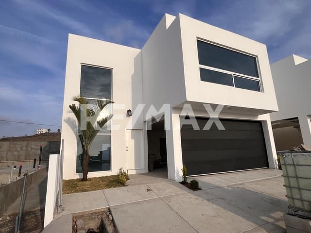 CASA EN VENTA CON VISTA AL MAR