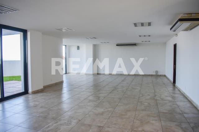 Amplio Condominio de playa