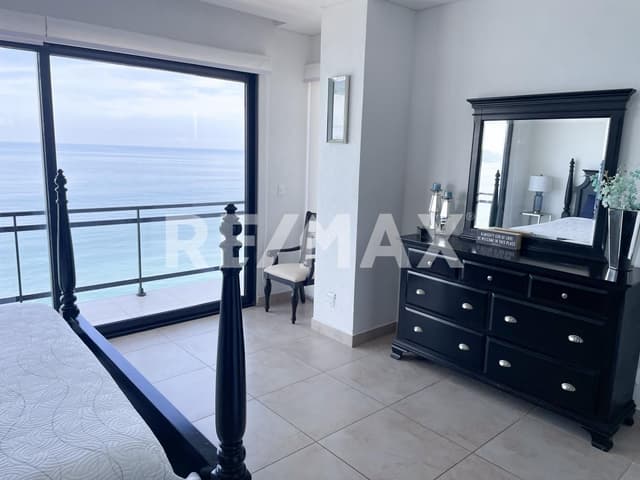 Amplio Condominio de playa