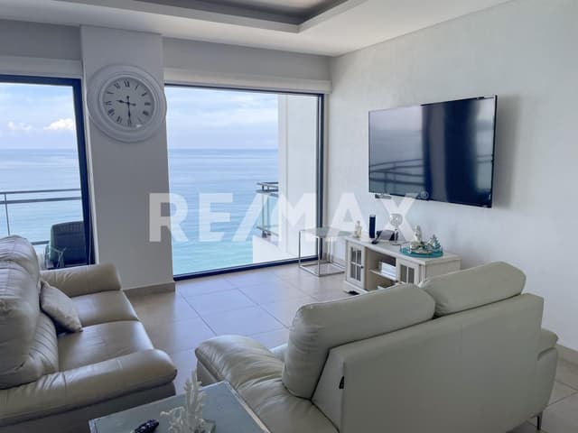 Amplio Condominio de playa