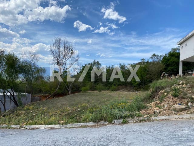 Venta terreno 403.71m2 en Bosques de las Lomas, Santiago Nuevo León, México. 