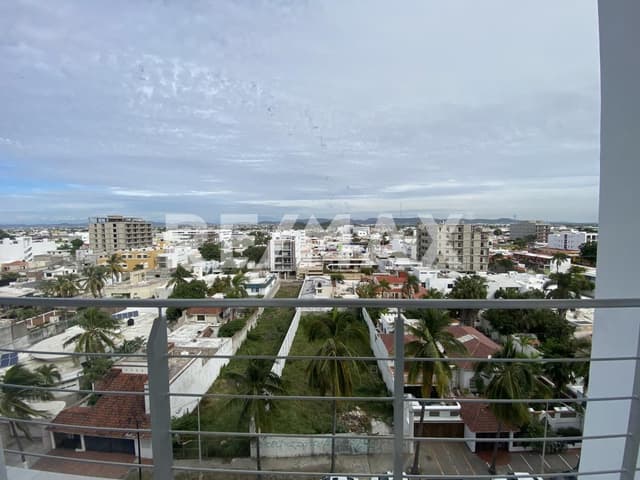 Departamento en VENTA a una cuadra del malecón