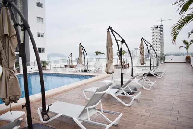 Departamento en VENTA a una cuadra del malecón